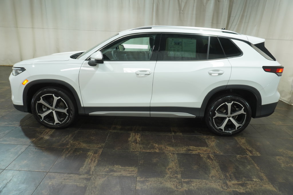 Used 2026 Volkswagen Tiguan SE AWD/4WD image 7