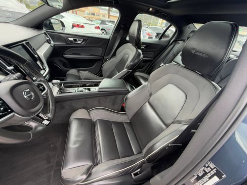 Used 2019 Volvo S60 T5 R-Design image 11
