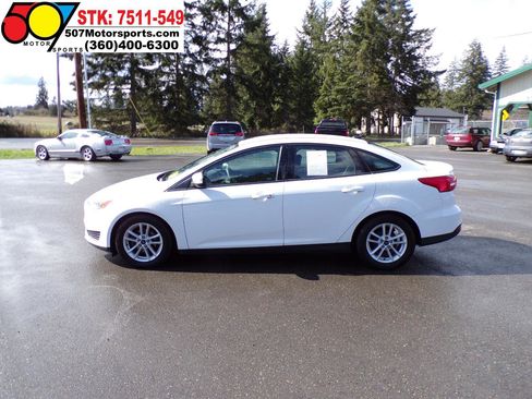 Used 2017 Ford Focus SE image 5