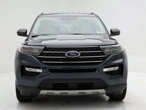 Used 2022 Ford Explorer XLT w/ Equipment Group 202A image 4