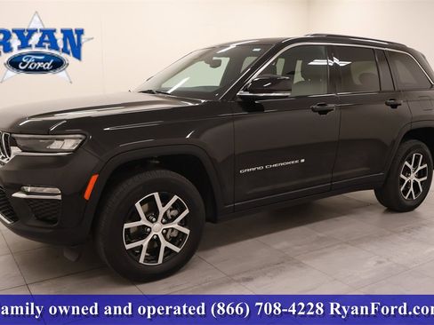 Used 2024 Jeep Grand Cherokee Limited image 2
