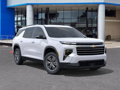 New 2027 Chevrolet Traverse LT w/ Driver Confidence Package FWD image 7