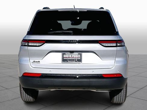 New 2025 Jeep Grand Cherokee Altitude AWD/4WD image 4