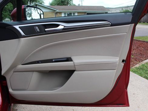 Used 2017 Ford Fusion SE w/ Fusion SE Technology Package FWD image 37