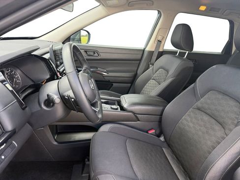 Used 2024 Nissan Pathfinder SV image 9