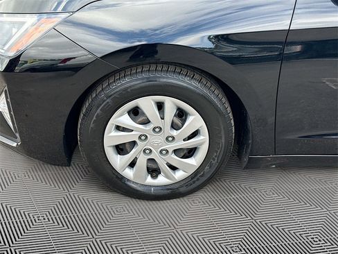 Used 2019 Hyundai Elantra SE image 35