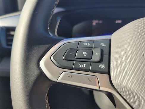 Used 2024 Volkswagen Taos SE image 28