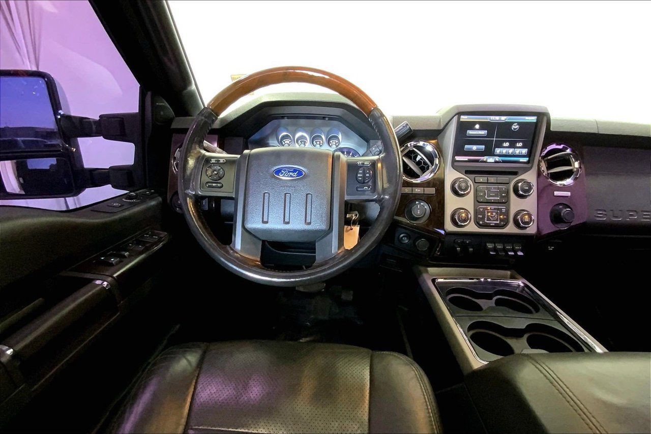 Used 2016 Ford F250 Platinum w/ FX4 Off-Road Package AWD/4WD image 4
