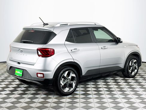 Used 2024 Hyundai Venue SEL FWD image 8