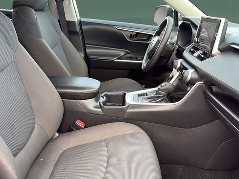 Used 2025 Toyota RAV4 LE AWD/4WD image 24