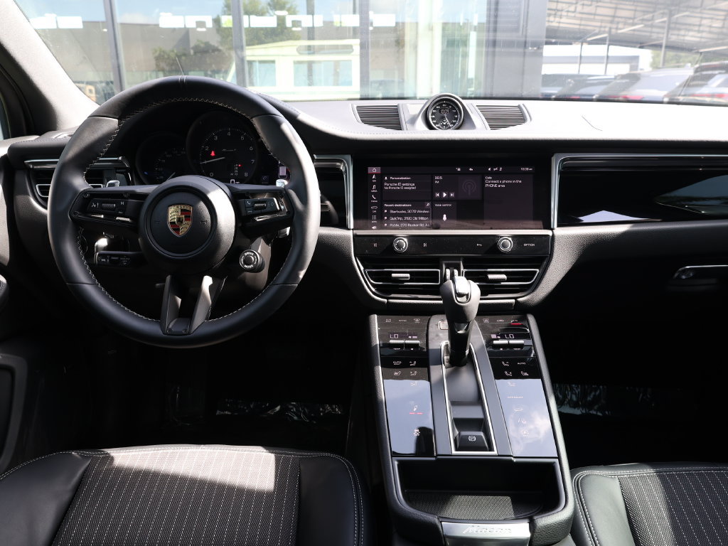 Used 2025 Porsche Macan Turbo AWD/4WD image 22