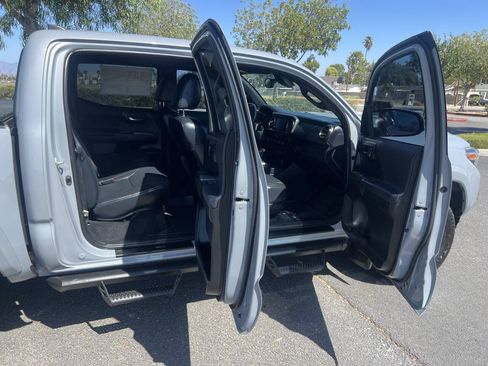 Used 2019 Toyota Tacoma TRD Sport AWD/4WD image 26