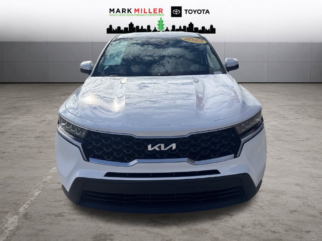 Used 2023 Kia Sorento LX AWD/4WD image 9