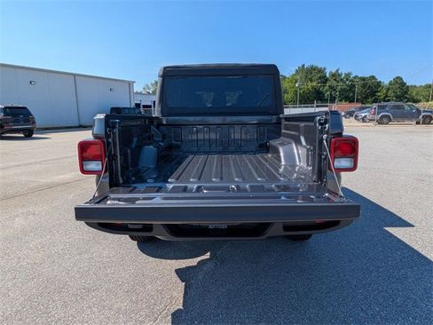 New 2025 Jeep Gladiator Sport image 23