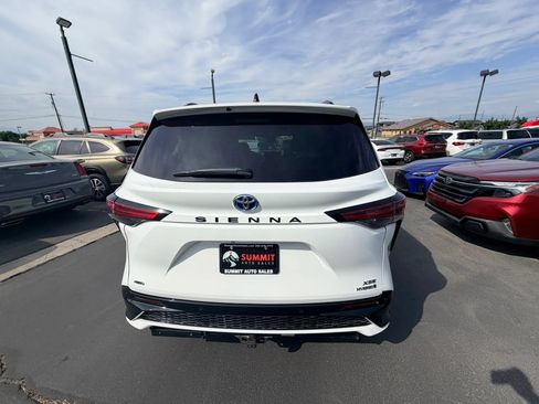 Used 2023 Toyota Sienna XSE w/ XSE Plus Package AWD/4WD image 4