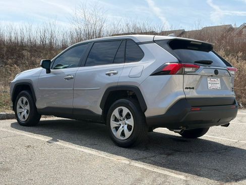 Used 2022 Toyota RAV4 LE image 6