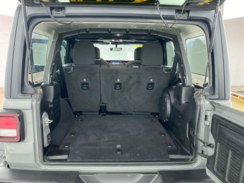 Used 2023 Jeep Wrangler Unlimited Rubicon image 34