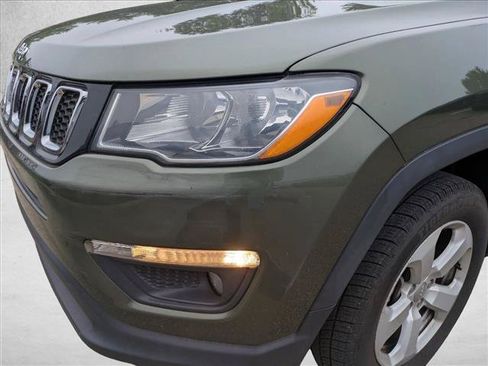 Used 2020 Jeep Compass Latitude w/ Cold Weather Group AWD/4WD image 9