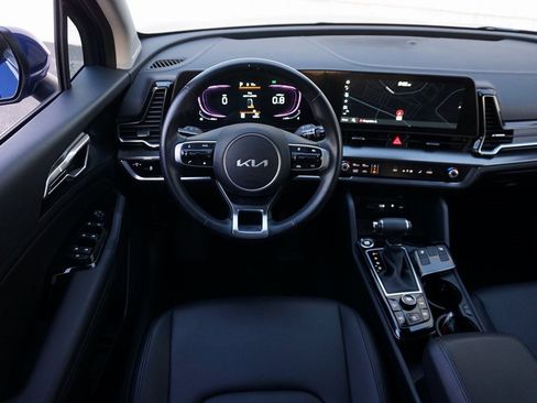Used 2025 Kia Sportage EX image 12