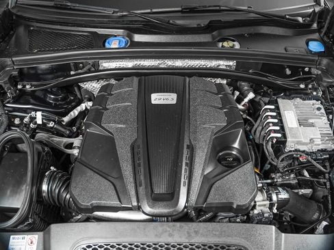 Certified 2023 Porsche Macan S AWD/4WD image 12