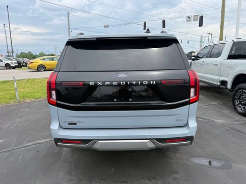 Used 2025 Ford Expedition Max Platinum w/ Driver's Package AWD/4WD image 5