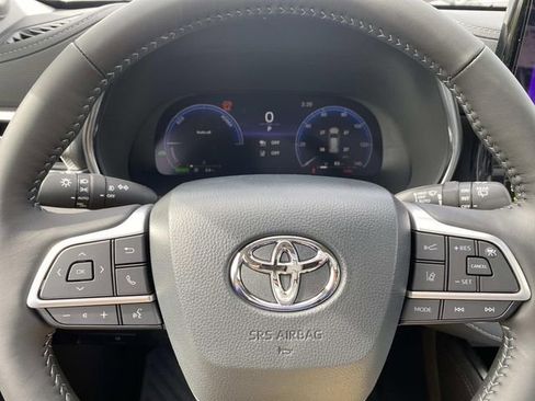 New 2026 Toyota Highlander Platinum AWD/4WD image 16