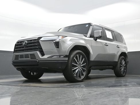 Used 2025 Lexus GX 550 w/ Accessory Package (2T) AWD/4WD image 28