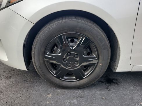 Used 2017 Kia Forte LX w/ LX Popular Package image 9