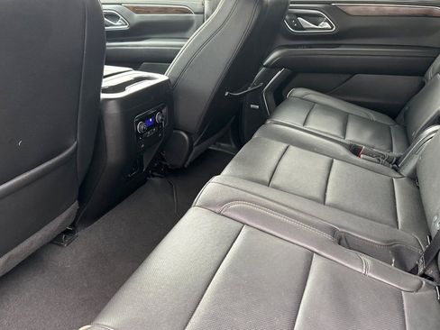 Used 2024 Chevrolet Suburban Premier image 15