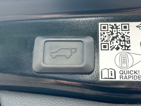 Used 2022 Toyota RAV4 Limited FWD image 19