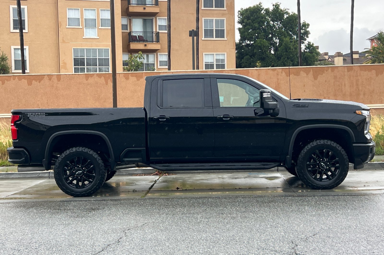 Used 2026 Chevrolet Silverado 2500 LTZ w/ LTZ Plus Package AWD/4WD image 3