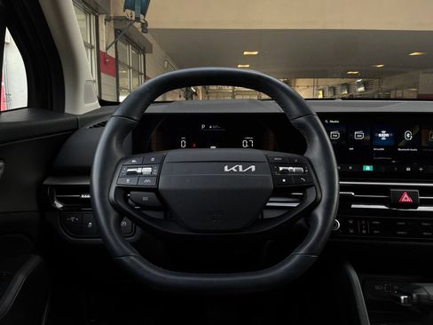 Used 2026 Kia Sportage LX FWD image 32