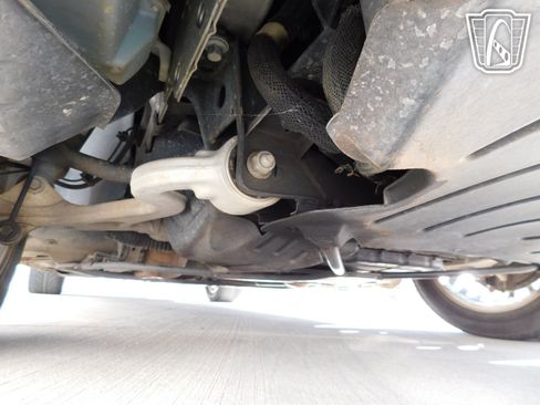 Used 2004 Ford Thunderbird image 39