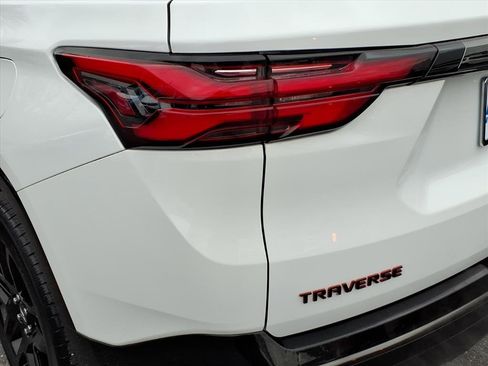 Used 2023 Chevrolet Traverse Premier w/ Redline Edition image 9