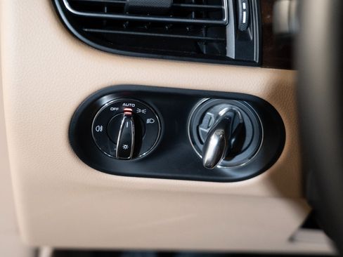 Certified 2026 Porsche Macan AWD/4WD image 28