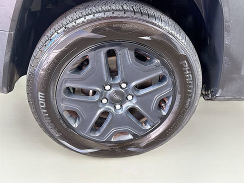 Used 2018 Jeep Renegade Sport w/ Power & Air Group image 31