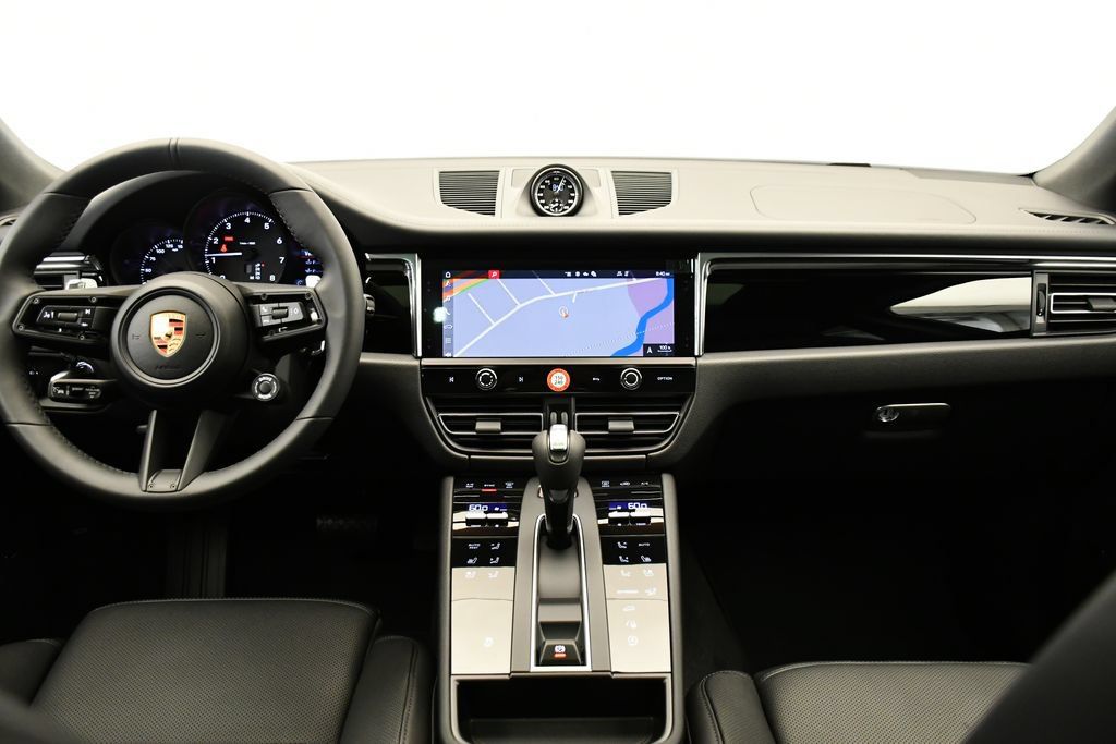 Certified 2026 Porsche Macan AWD/4WD image 21