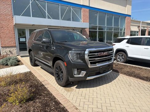 Used 2023 GMC Yukon SLT w/ SLT Luxury Package image 2