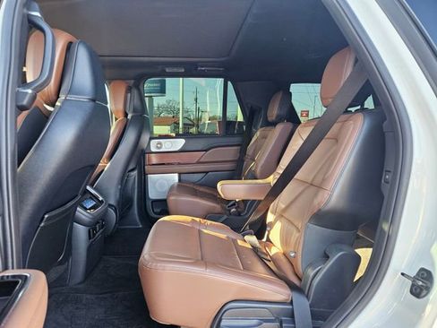 Used 2024 Lincoln Navigator Reserve image 5