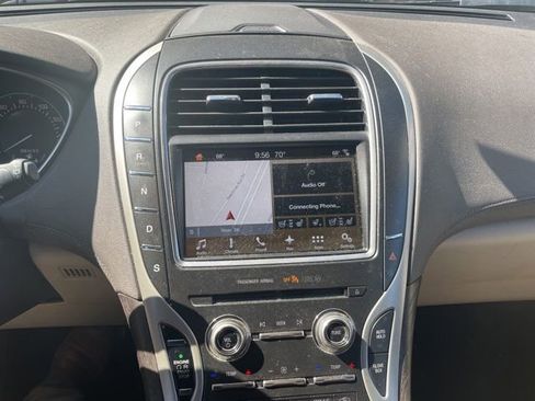 Used 2017 Lincoln MKX Reserve w/ Lincoln MKX Climate Package FWD image 12