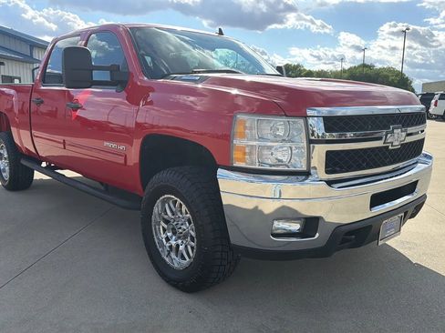 Used 2011 Chevrolet Silverado 2500 LT w/ Interior Plus Package AWD/4WD image 34