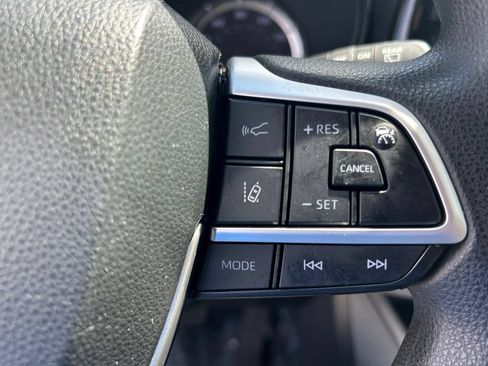 Used 2022 Toyota Highlander L FWD image 41