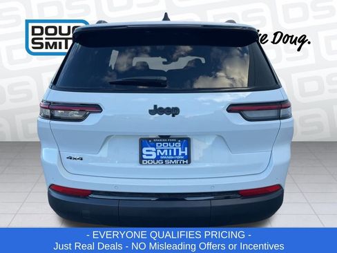 New 2025 Jeep Grand Cherokee L Laredo image 30