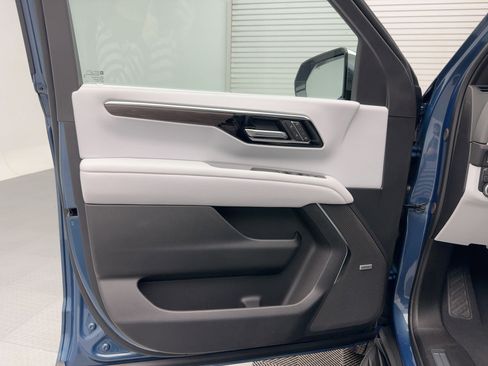 New 2026 Chevrolet Suburban Premier w/ Sun And Tow Package image 22