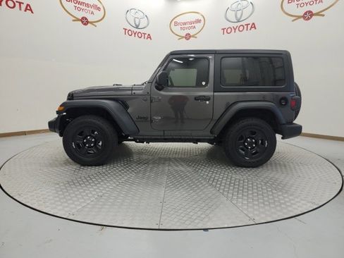 Used 2025 Jeep Wrangler Sport image 5