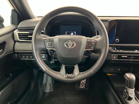 Used 2025 Toyota Camry SE image 12