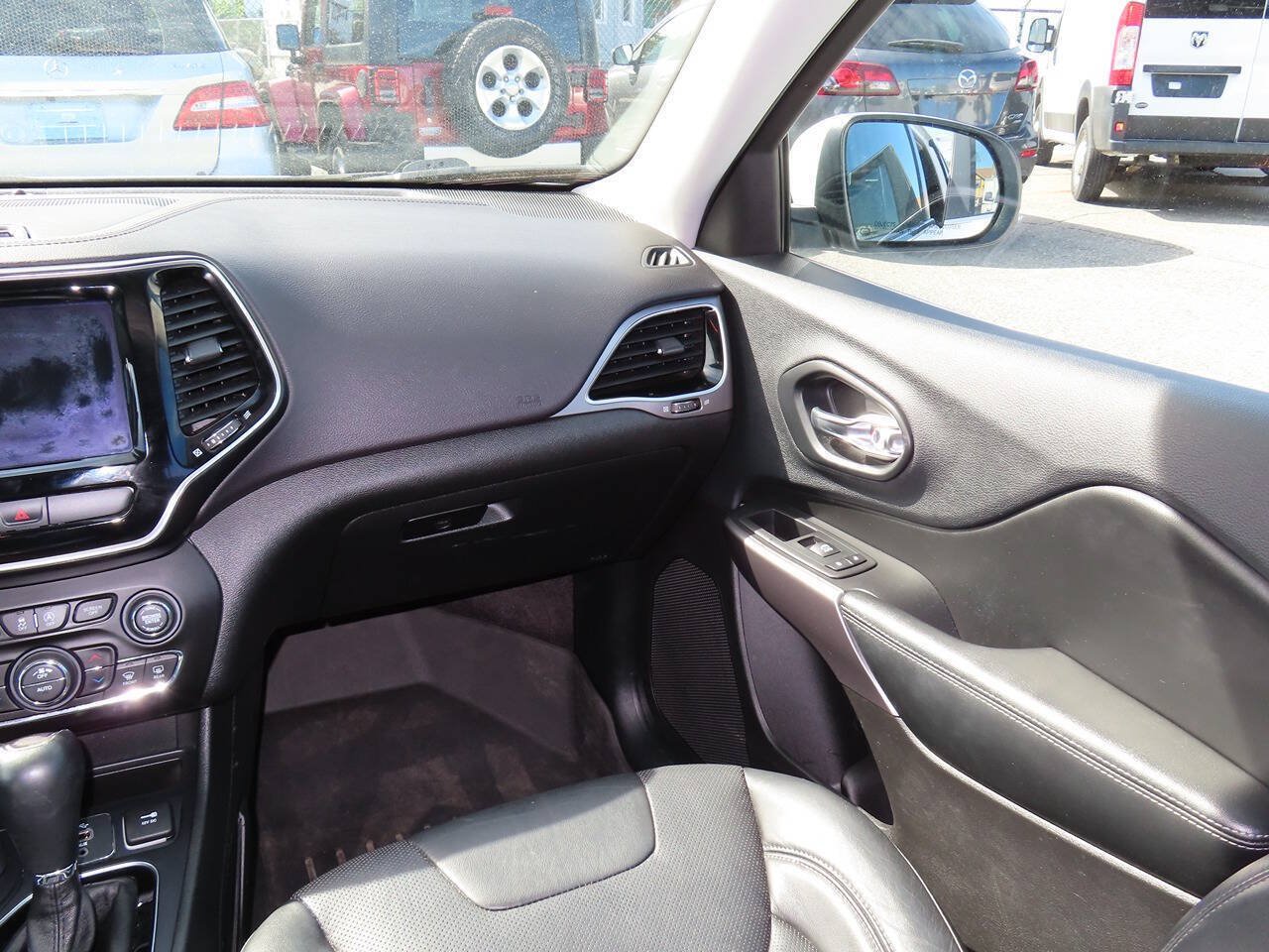 Used 2019 Jeep Cherokee Limited AWD/4WD image 16