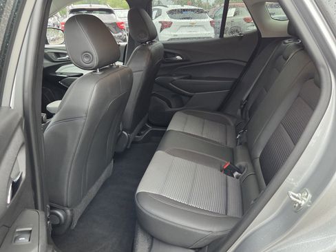 Certified 2025 Chevrolet Trax LT w/ LT Convenience Package FWD image 13
