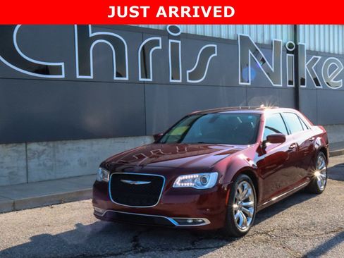 Used 2016 Chrysler 300 Limited RWD image 1