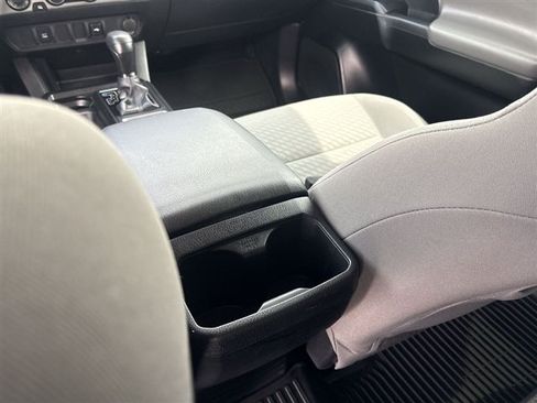Used 2022 Toyota Tacoma SR AWD/4WD image 19